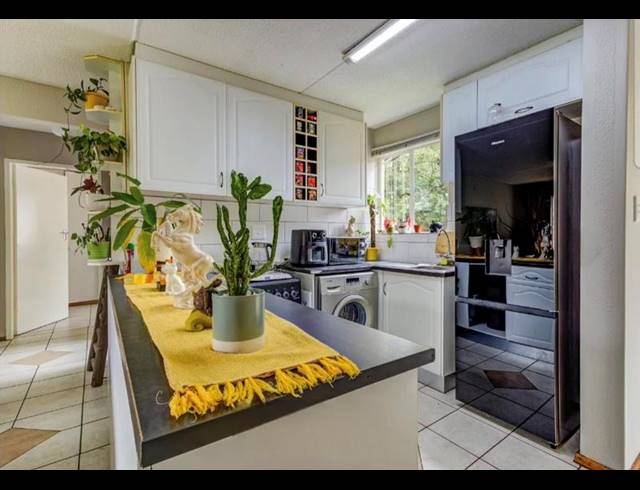 2 BEDROOM APARTMENT FOR SALE IN GLEN MARAIS